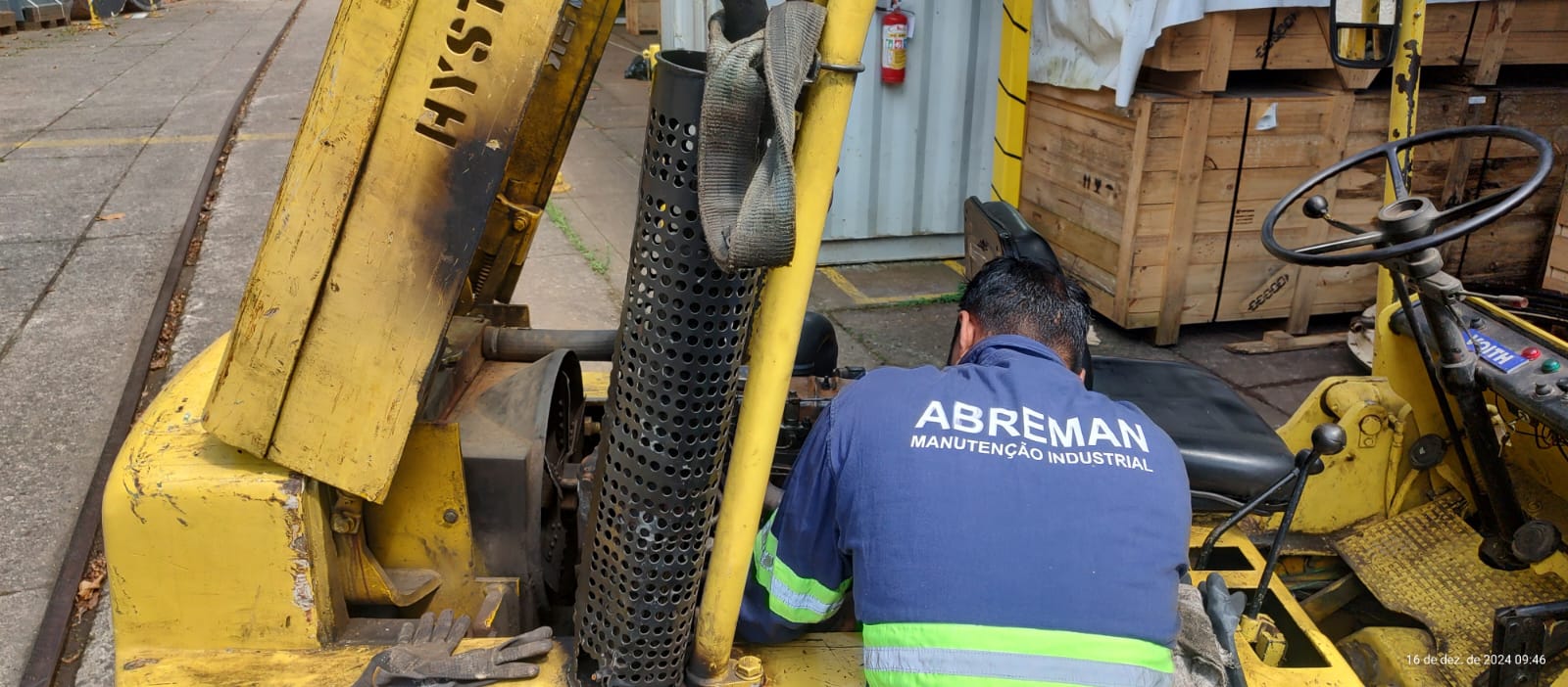 Manutenção industrial em equipamento